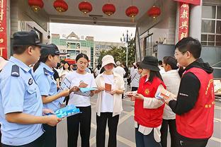 外线发力！海史密斯14投7中得到19分5板 得分已创生涯新高